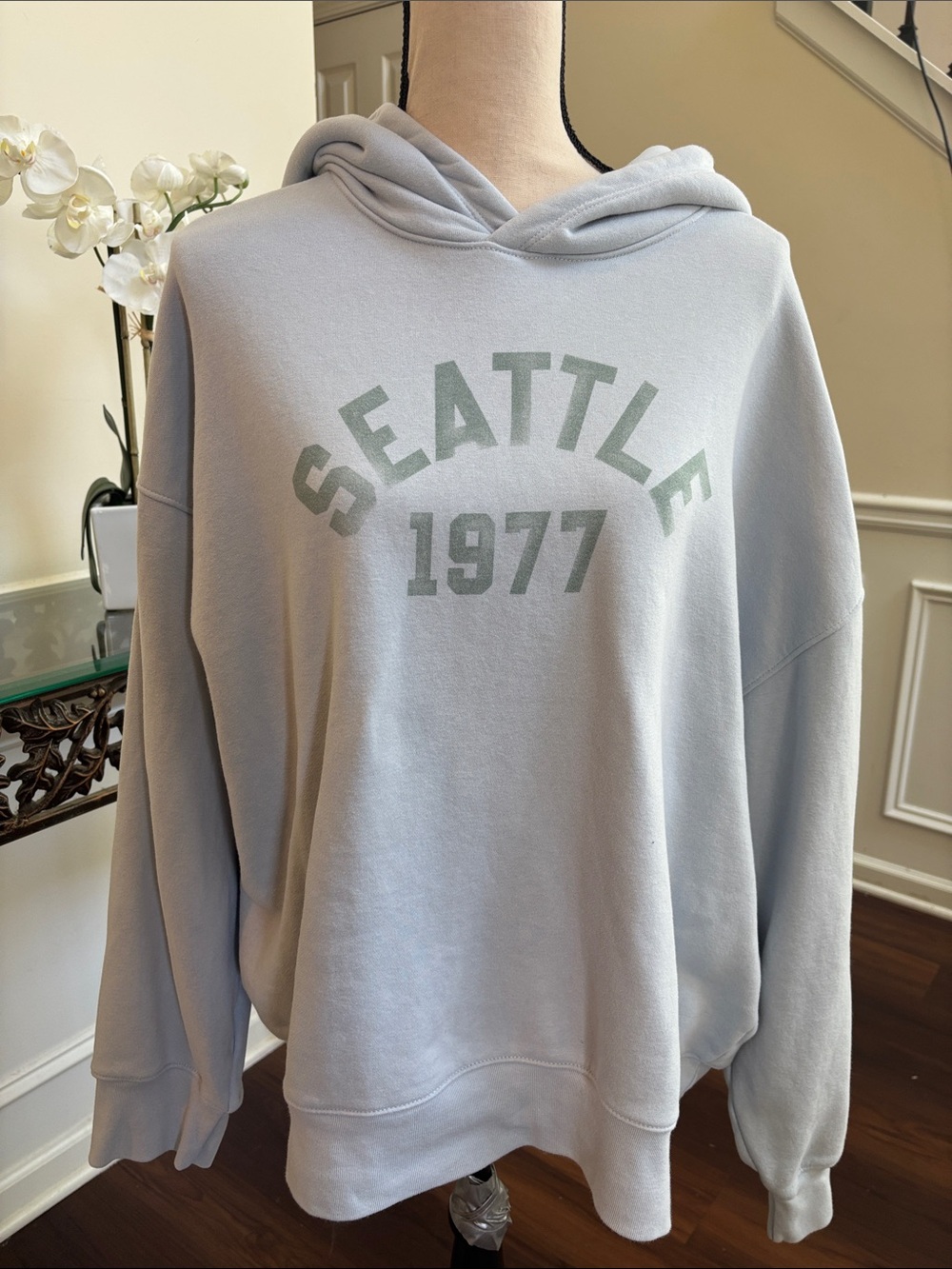 American Eagle Outfitters Light Blue 'Seattle 1977' Crewneck Sweatshirt size XL
